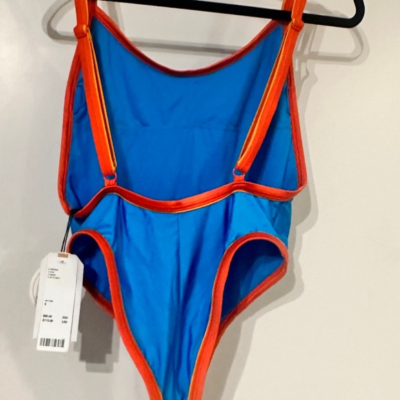 Urban Outfitters x Roxy
Blue Roxy Exclusive Open-back One-piece Swimsuit NWT - Picture 3 of 5